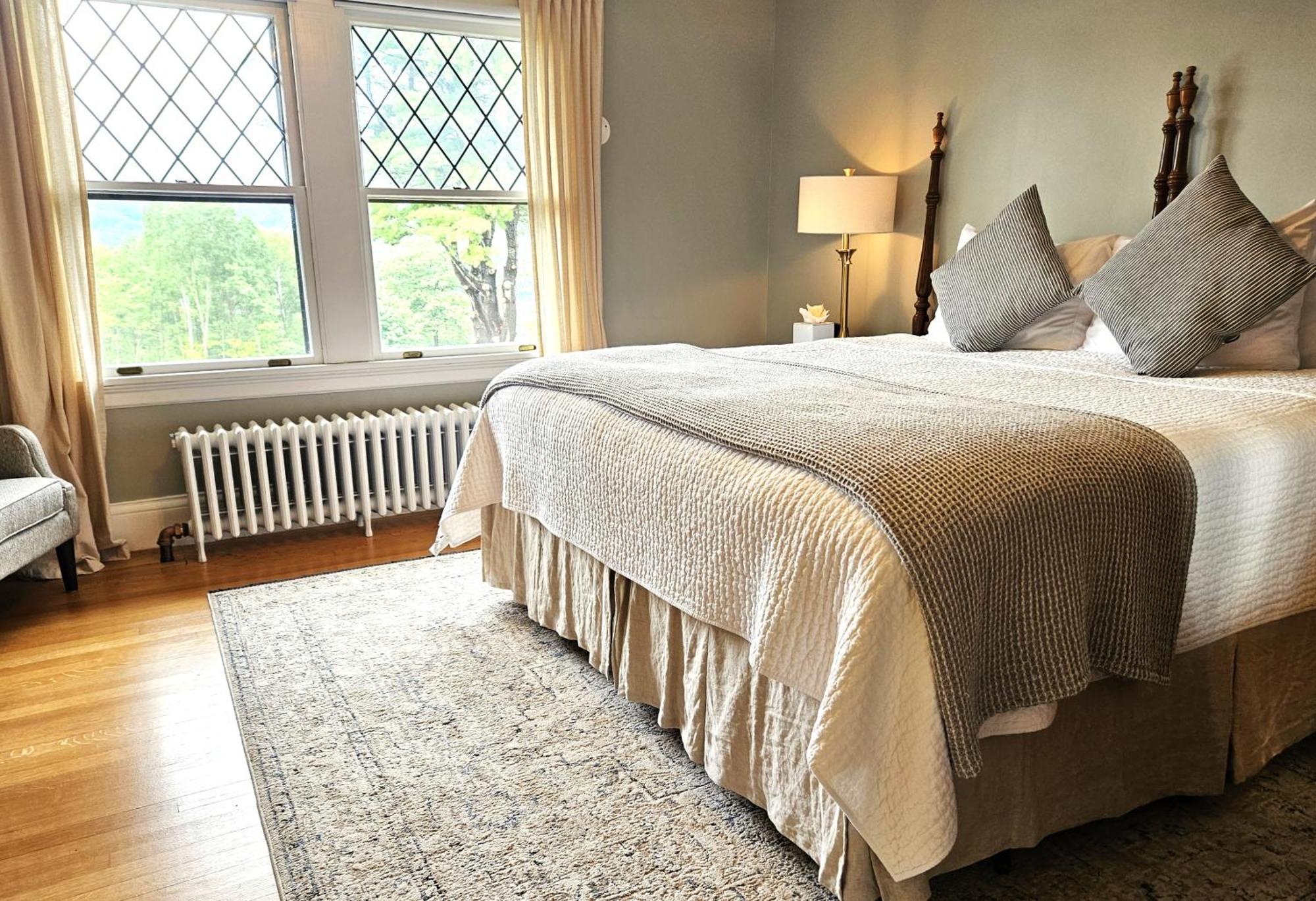 The Manor On Golden Pond Bed & Breakfast Holderness Bagian luar foto