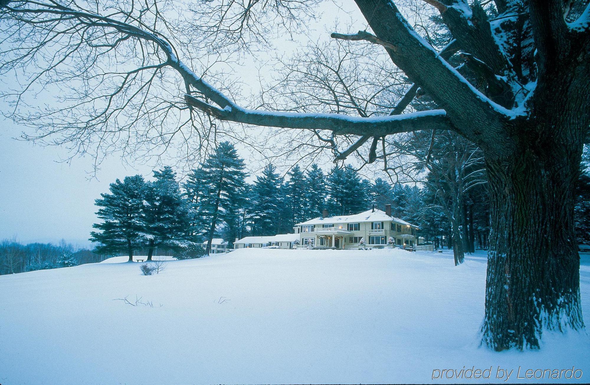 The Manor On Golden Pond Bed & Breakfast Holderness Bagian luar foto