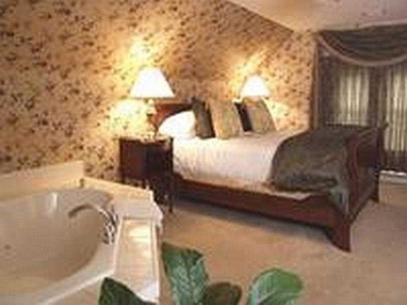The Manor On Golden Pond Bed & Breakfast Holderness Bagian luar foto
