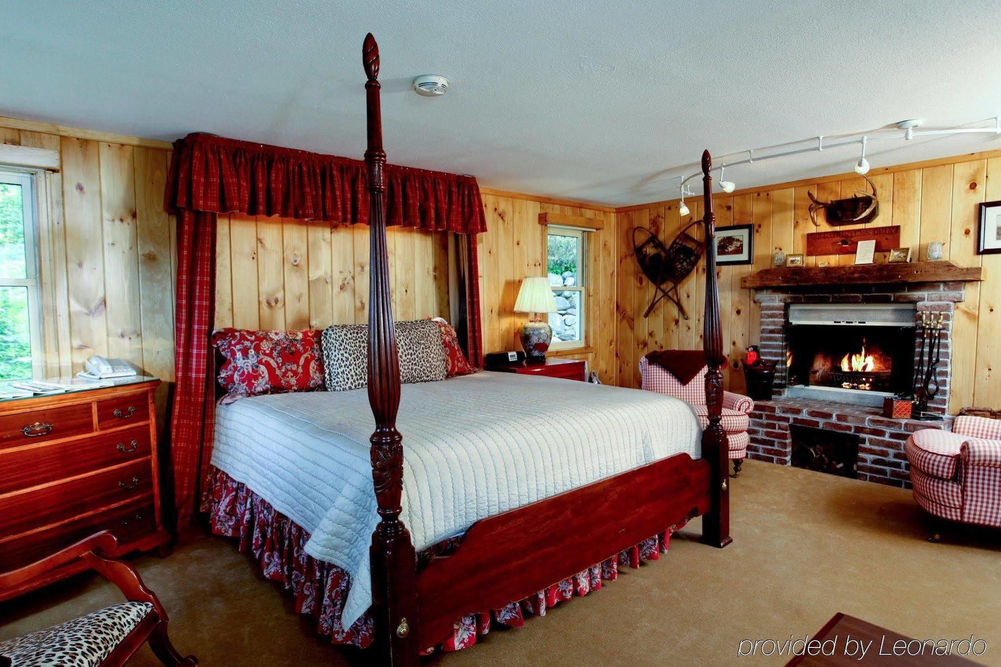 The Manor On Golden Pond Bed & Breakfast Holderness Bagian luar foto