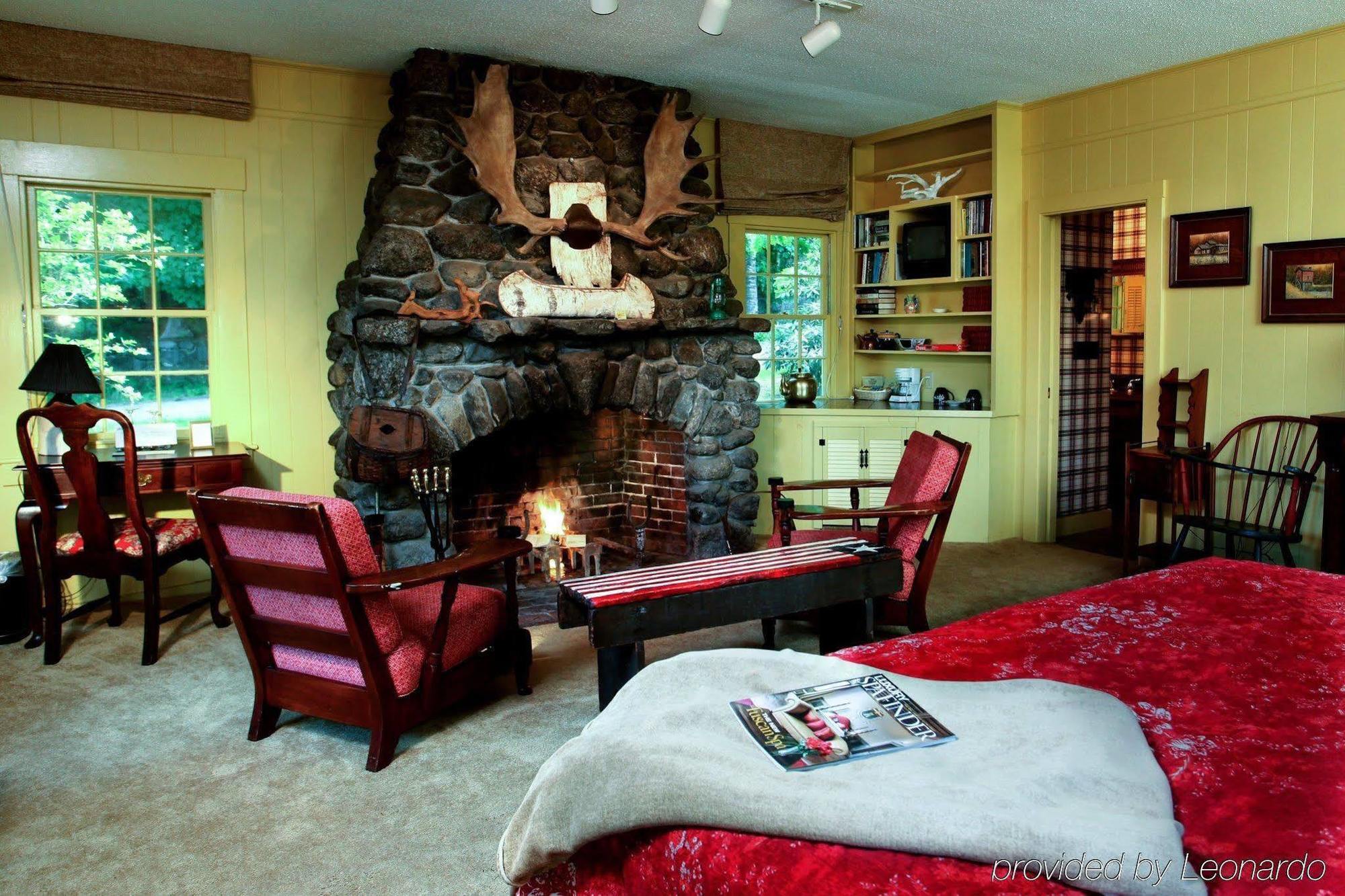 The Manor On Golden Pond Bed & Breakfast Holderness Bagian luar foto