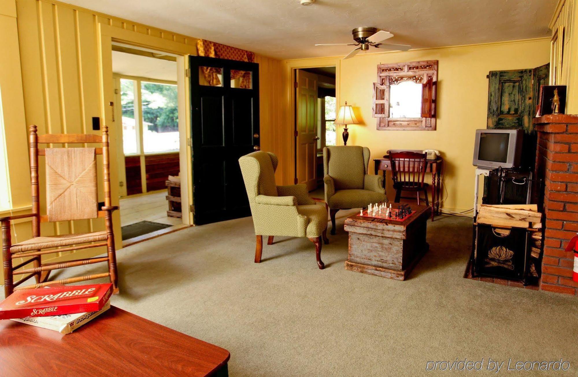 The Manor On Golden Pond Bed & Breakfast Holderness Bagian luar foto