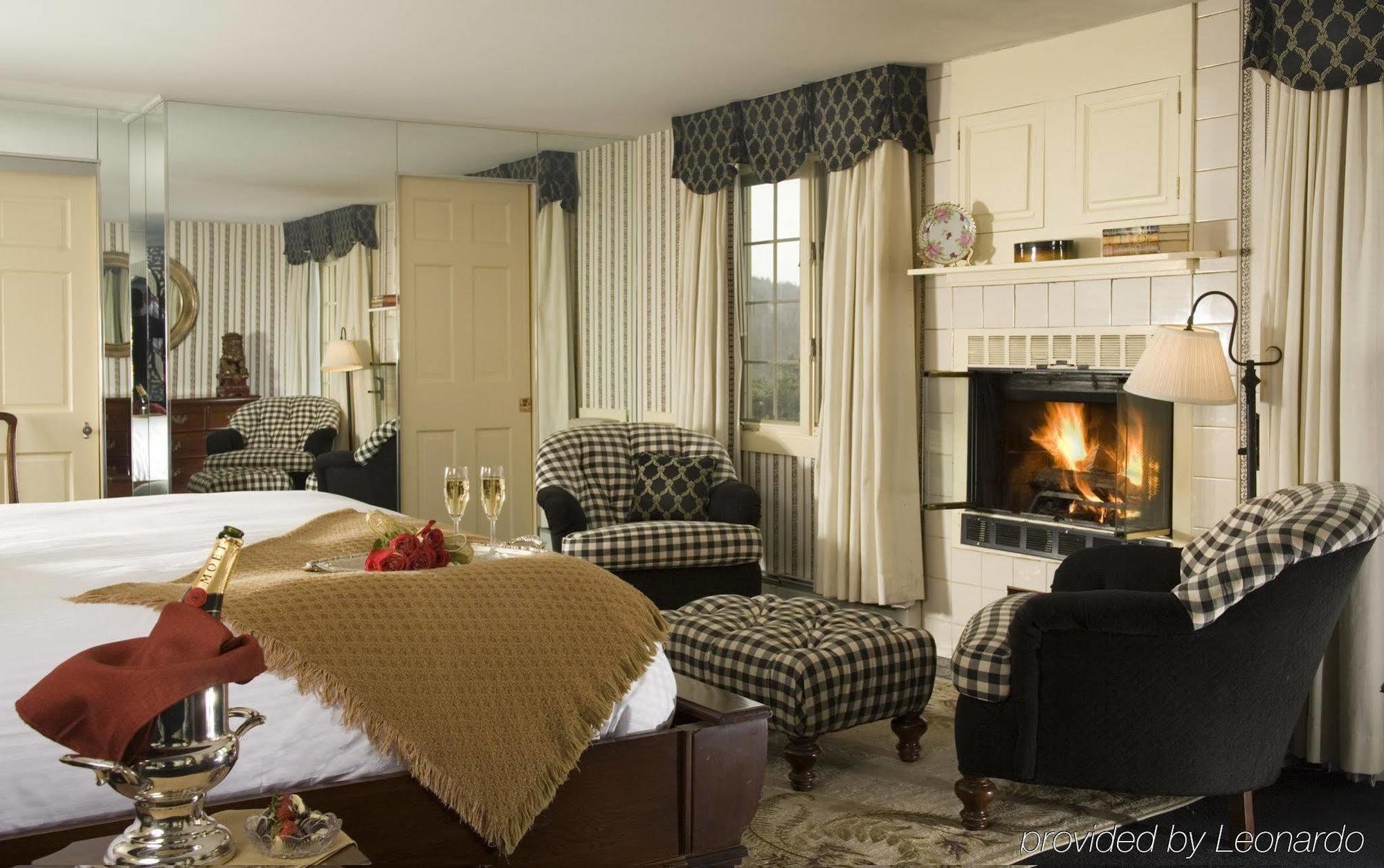 The Manor On Golden Pond Bed & Breakfast Holderness Bagian luar foto