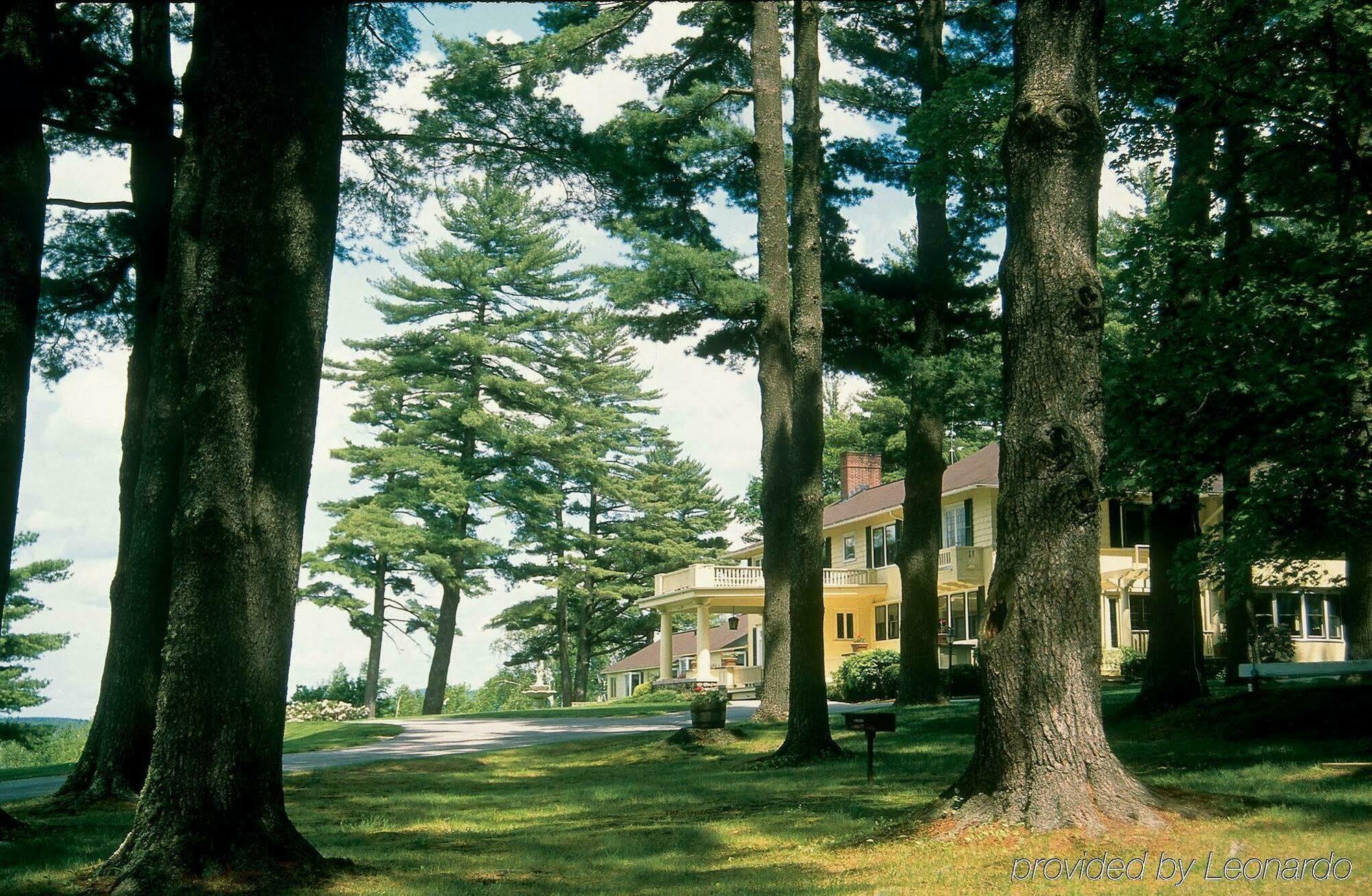 The Manor On Golden Pond Bed & Breakfast Holderness Bagian luar foto